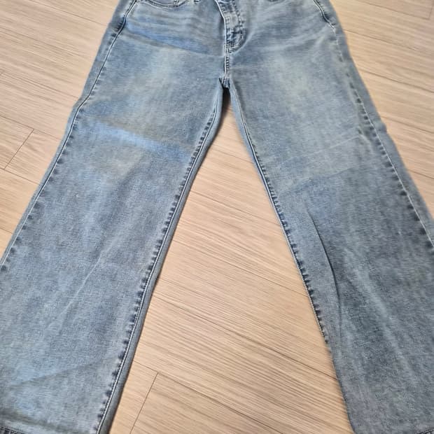 GUESS์ฐ์ฒญ๋ฐ์ง