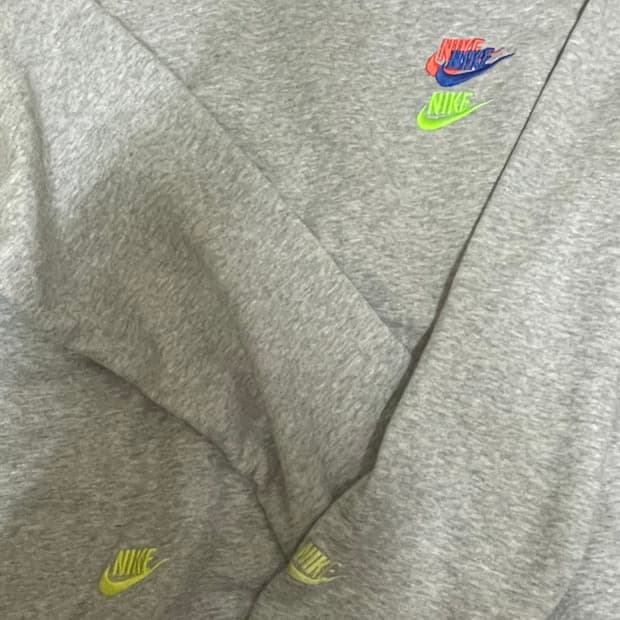 나이키 NSW 맨투맨