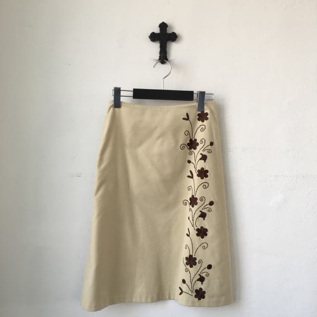 Embroidery point velour skirt