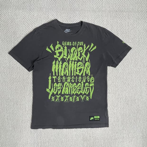 나이키 블랙맘바 L사이즈 그래픽 반팔티