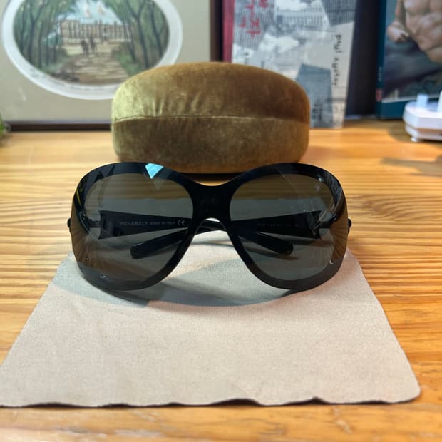 샤넬 카멜리아 플라워 선글라스