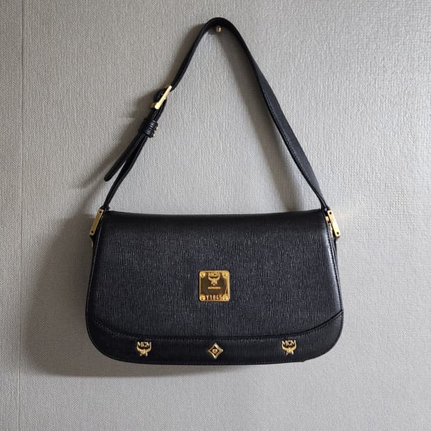 엠씨엠 MCM 클래식 레더 플랩 숄더백