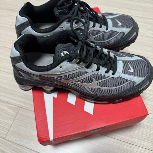 나이키 샥스 라이드2 그래파이트 색상 275 sie