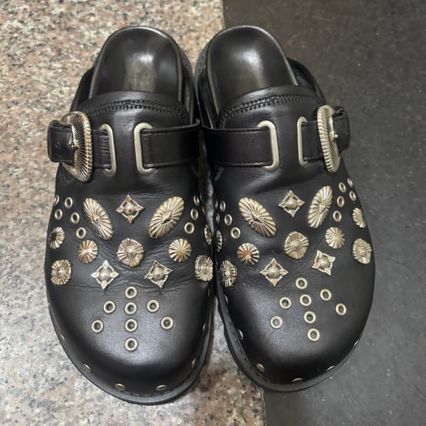 [43] 토가 비릴리스 레더 스터드 뮬 EU 43 275사이즈