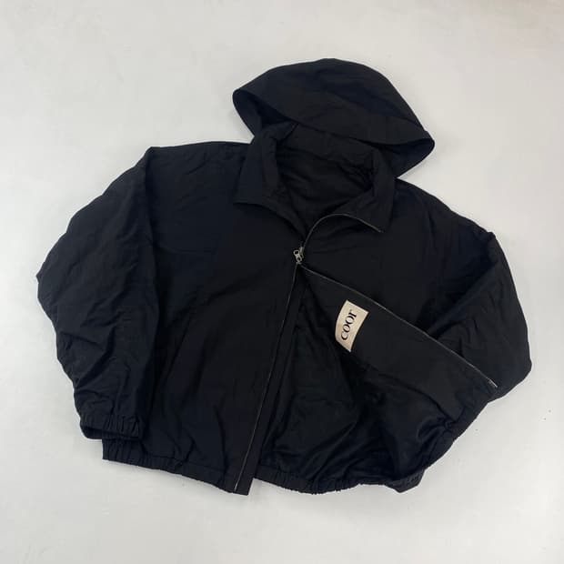 쿠어 블랙 나일론 투웨이 트랙 자켓 (100)