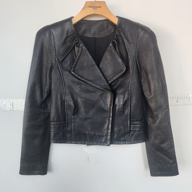 명품 가죽 크롭 블랙 자켓