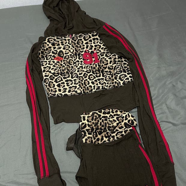 배드블러드 호피 추리닝 셋업