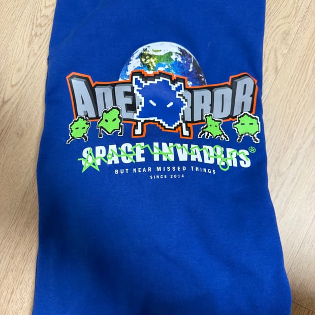 아더에러 인베이더 맨투맨 블루 A2