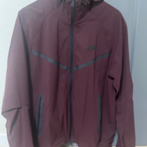 HM7152-652 나이키 테크 윈드러너 버건디