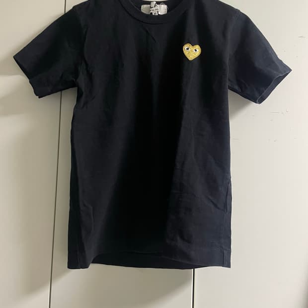 꼼데가르송 플레이 티셔츠 저렴하게 가져가세요