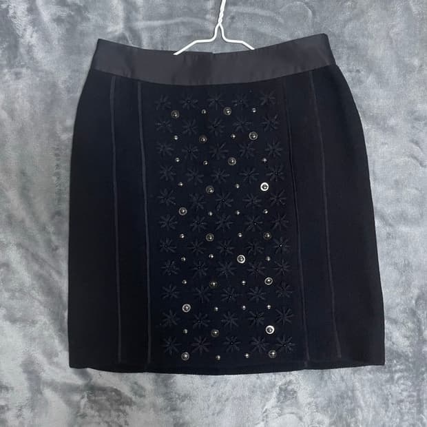 한섬 마인 블랙 비즈 자수 스커트 정품