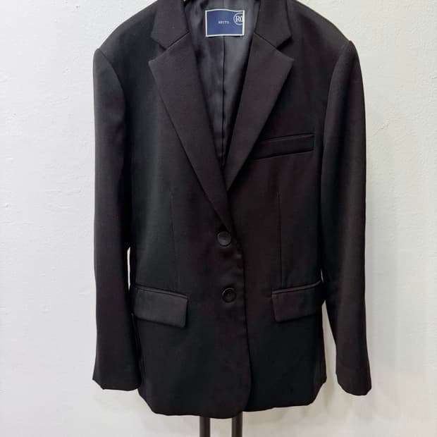 매장판정품) RECTO 렉토 블랙 모재질 더블 자켓 F