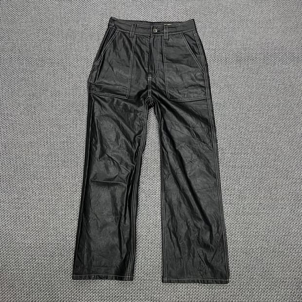 인사일런스 레더 플레어 팬츠