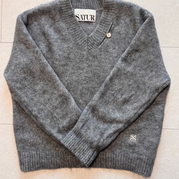 세터 브이넥 니트 L사이즈 팔아요