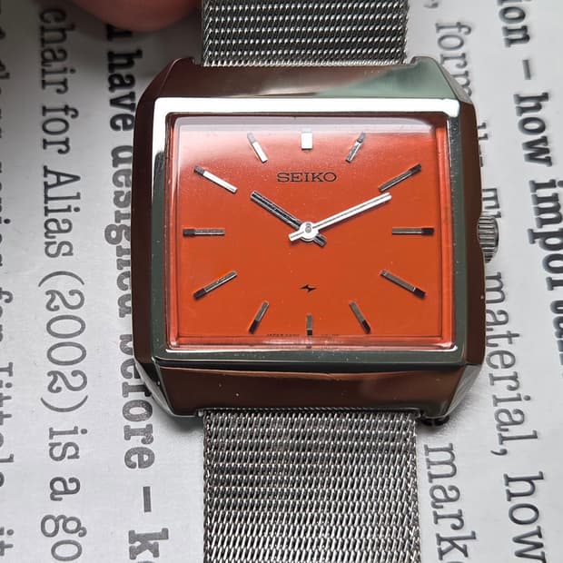 빈티지 세이코 샤리오탱크 오렌지다홍 수동명기(2220A) 드레스워치
