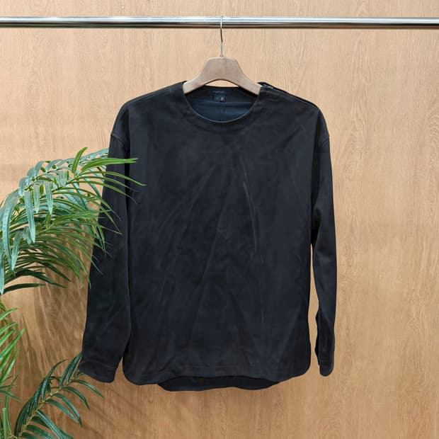 질스튜어트 스웨이드 롱슬리브 티셔츠 버튼 커프스 숄더 지퍼 디테일 블랙