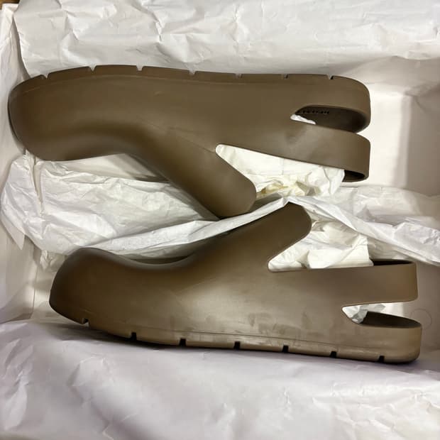 보테가베네타 퍼들 샌들