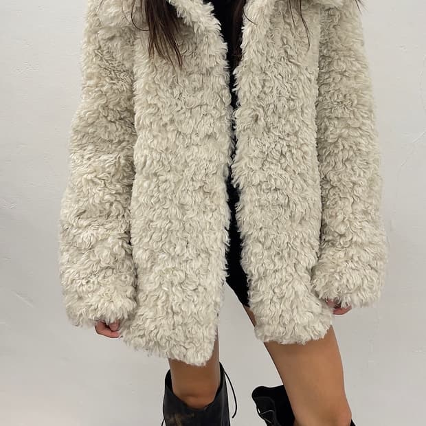 지니픽 퍼 자켓 Puffy fur coat 아이보리