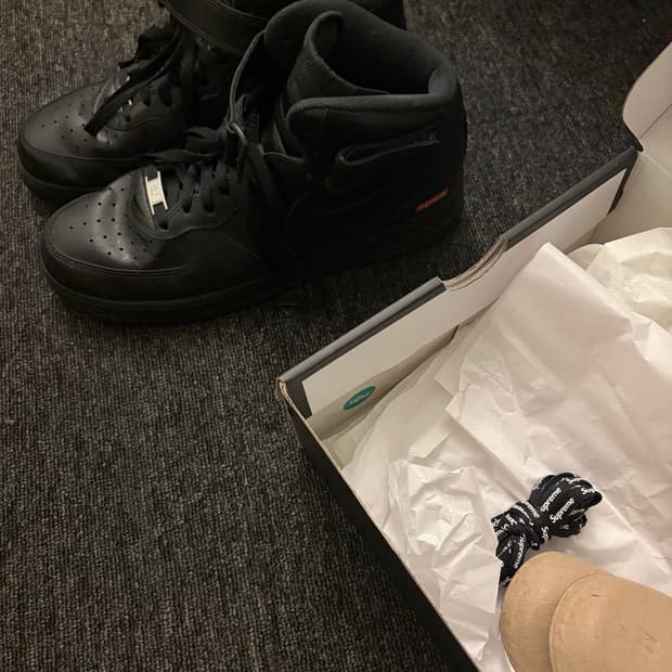 슈프림 나이키 에어포스 미드 280