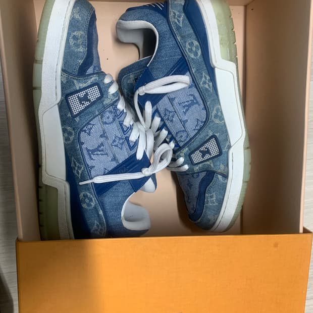 루이비통 데님 모노그램 스니커즈 6 사이즈 (260)