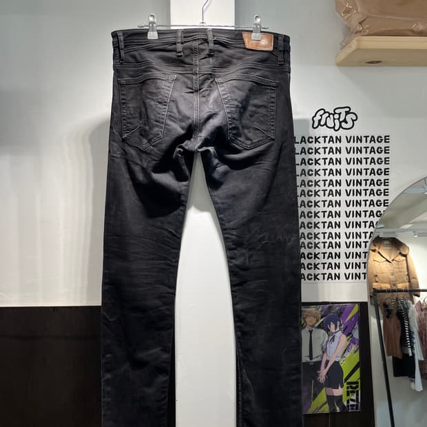 디젤 시오너 슬림핏 흑청 데님팬츠