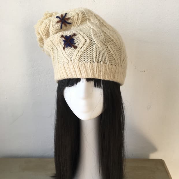  stitch point pom knit beanie