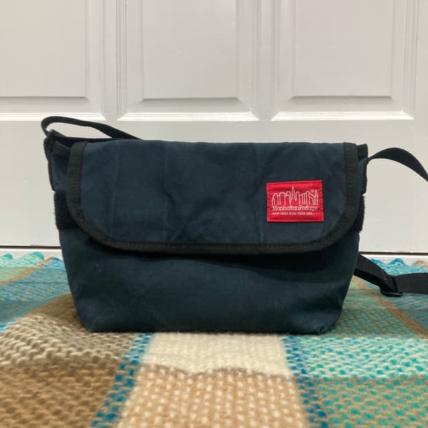 ManhattanPortage 맨하탄포티지 크로스백(검정)