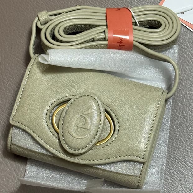 새상품) 아카이브앱크 오발카드백 피스타치오