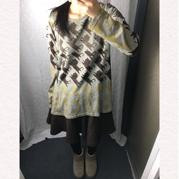 고양이 패턴 긴소매 티셔츠