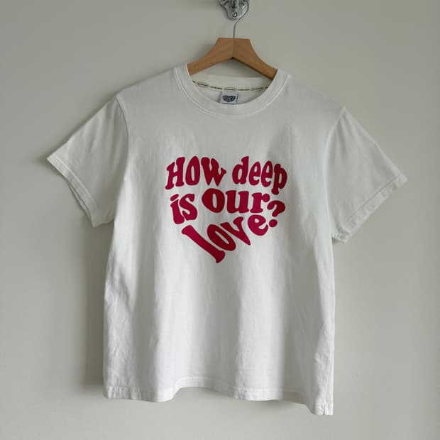 러브이즈투르(LUVISTRUE) 반팔 티셔츠