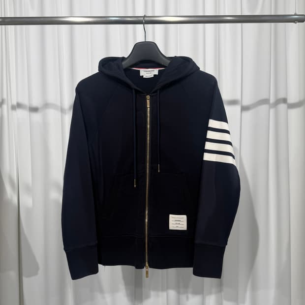 톰브라운 사선완장 금장 후드집업 25년식 3사이즈