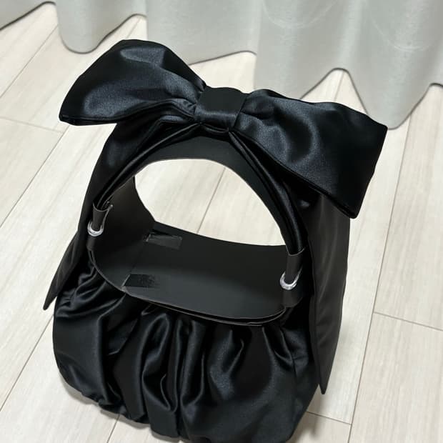 (새상품)앤아더스토리즈 새틴 보우백 블랙 미니