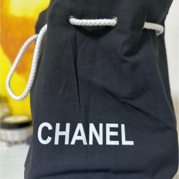 샤넬 블랙 드로스트링 버킷백