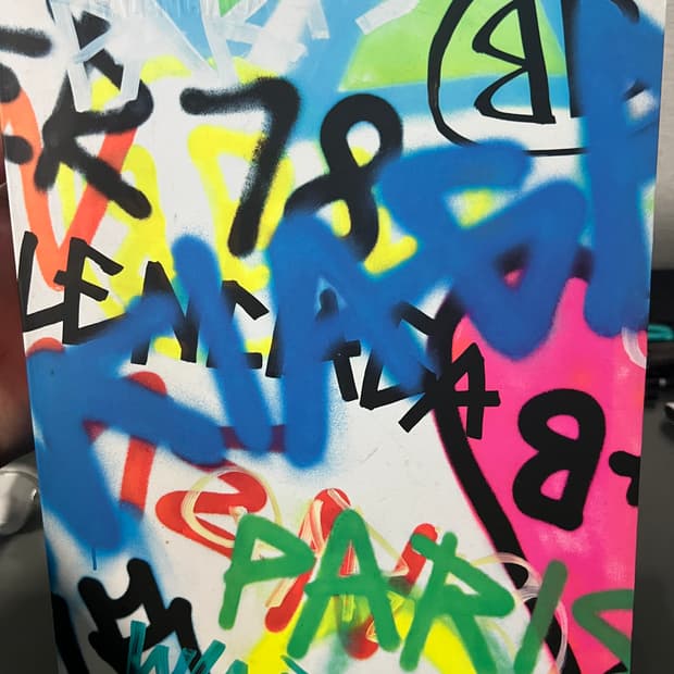 발렌시아가 18FW 컬렉션북