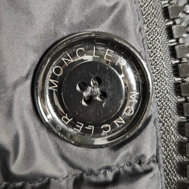 (구해요)몽클레어 클루니 여분단추 구합니다 연락주세요