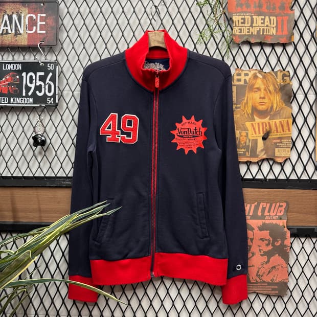 본더치 트랙자켓 전면 레터링 로고 포인트 네이비 레드 배색