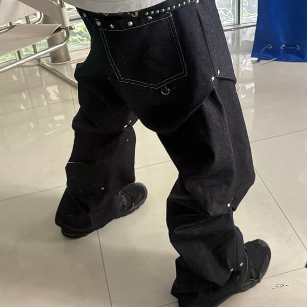 AAO viedit starry stud random tuck pants