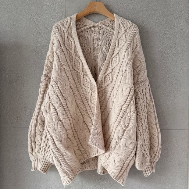 꽈배기 오버핏 아이보리 가디건 벌룬소매