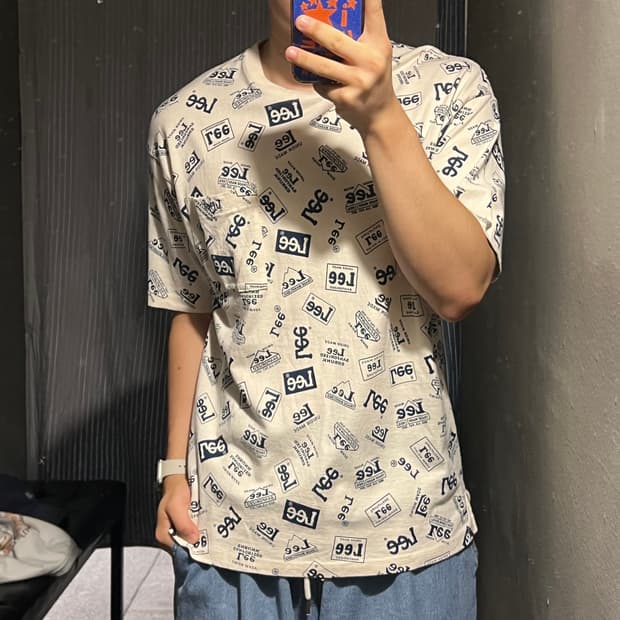 LEE 리 X 차오패닉 베이지 네이비 로고 암패치 반팔 티셔츠