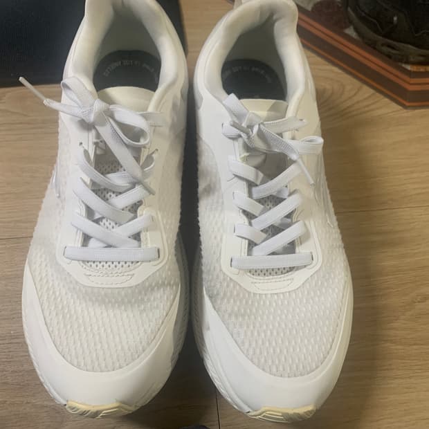 스케쳐스 맥스 쿠셔닝 사이즈 280 판매합니다