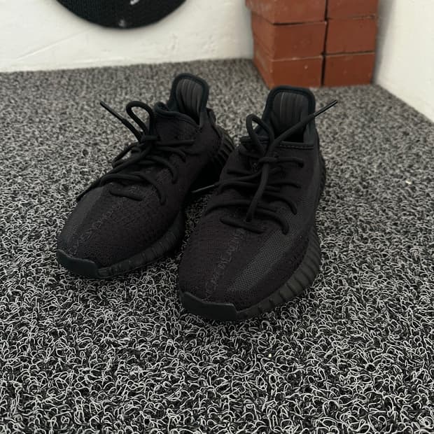 아디다스 이지부스트 350 V2 