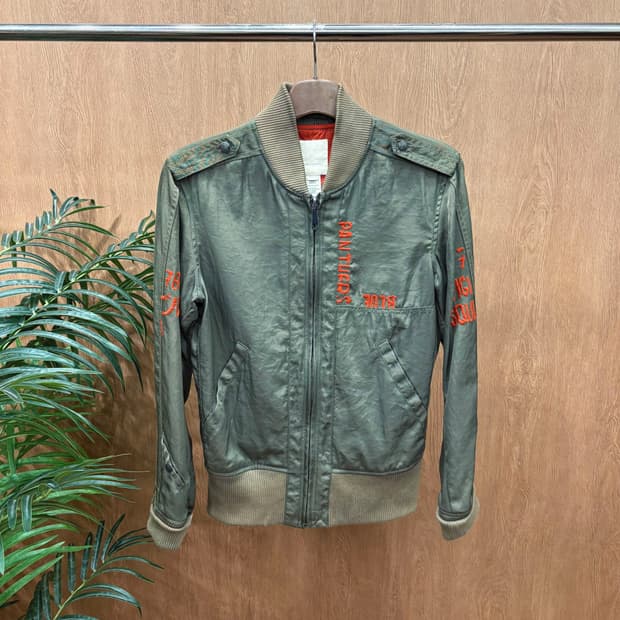 디젤 항공 점퍼 레드 자수 아트워크 어깨 견장 로고 버튼 디테일 카키