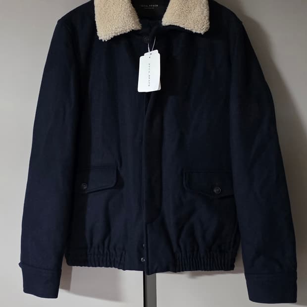 새상품)주카 스페이스 울넥 남성자켓.  
싸이즈 95