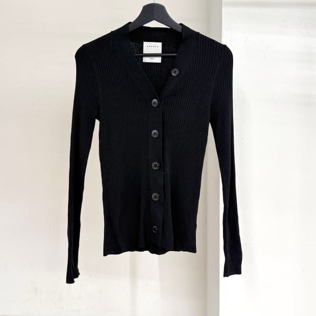 산드로 블랙 빅버튼 브이넥 리브드 가디건 