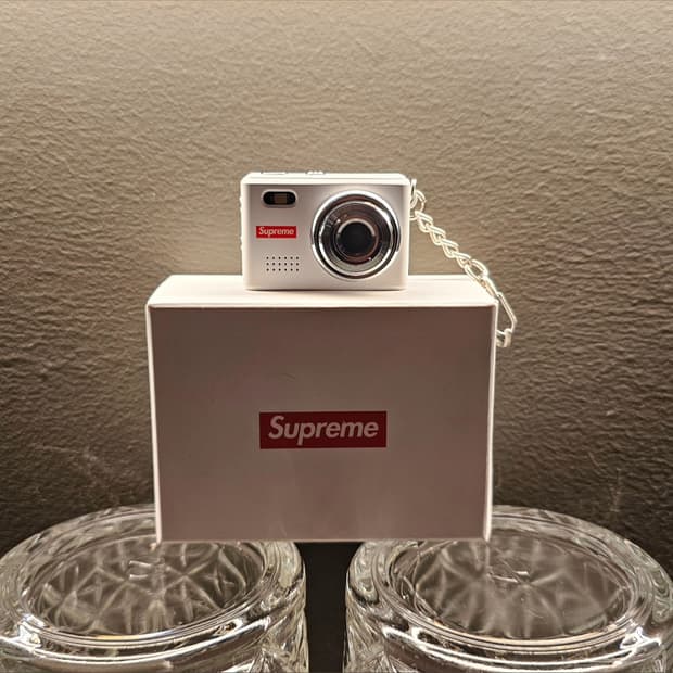 슈프림 카메라 키링 미개봉