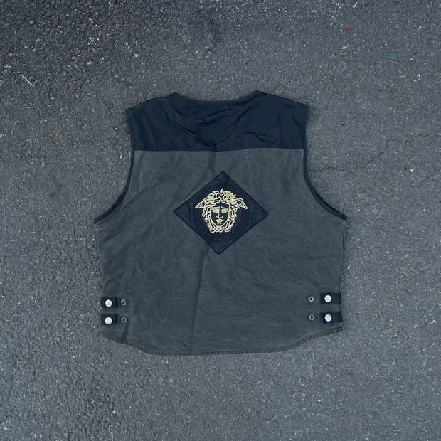 90s 베르사체 금장 메두사 자수 베스트 올드스쿨 빅로고 조끼 L