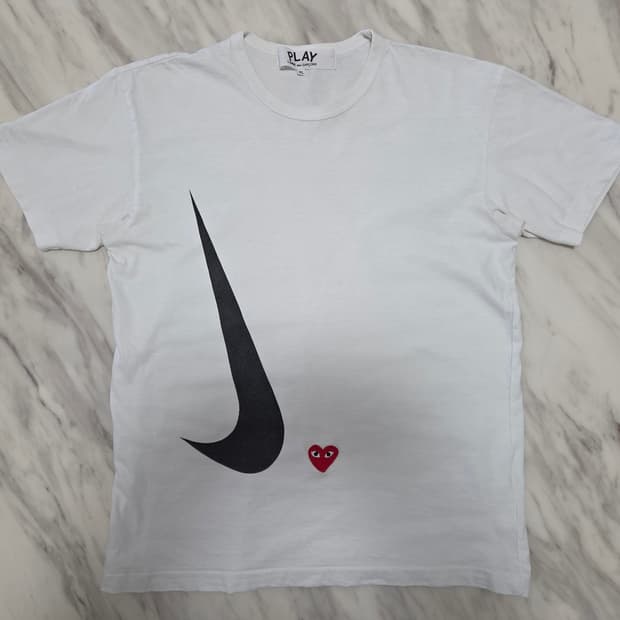 꼼데가르송 X 나이키 화이트 로고 반팔티