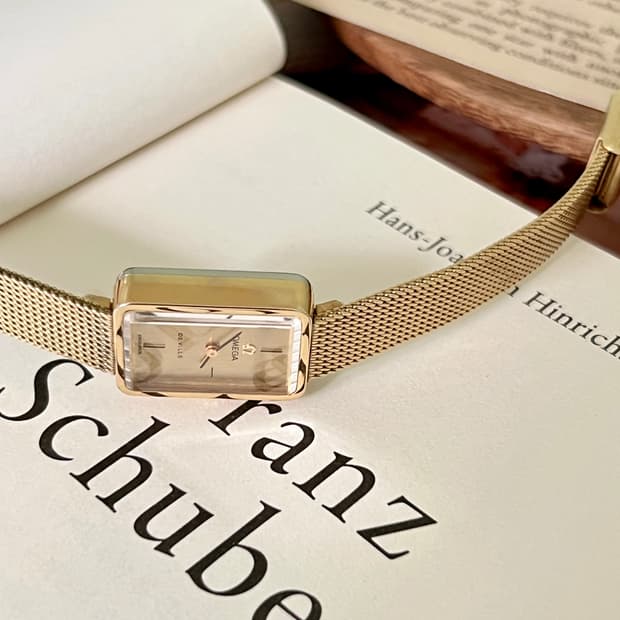 OMEGA 오메가 드빌 에메랄드 컷 수동 시계 