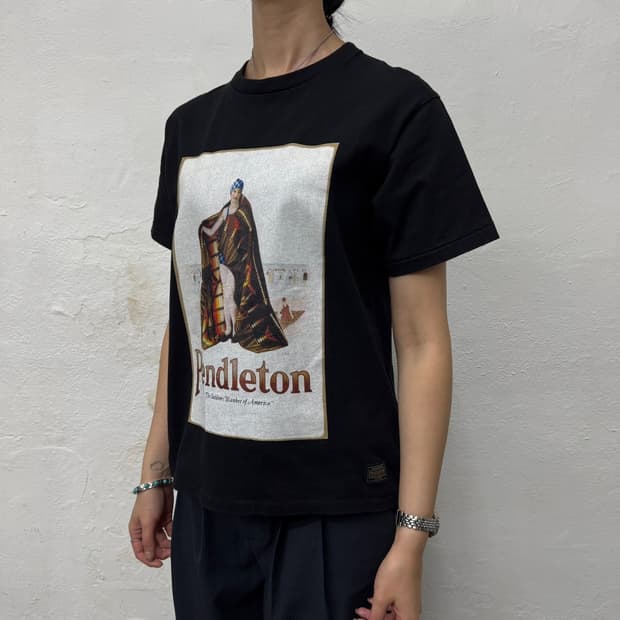 팬들턴(PENDLETON) 블랙컬러 프론트 빅 프린팅 코튼 크루넥 반팔