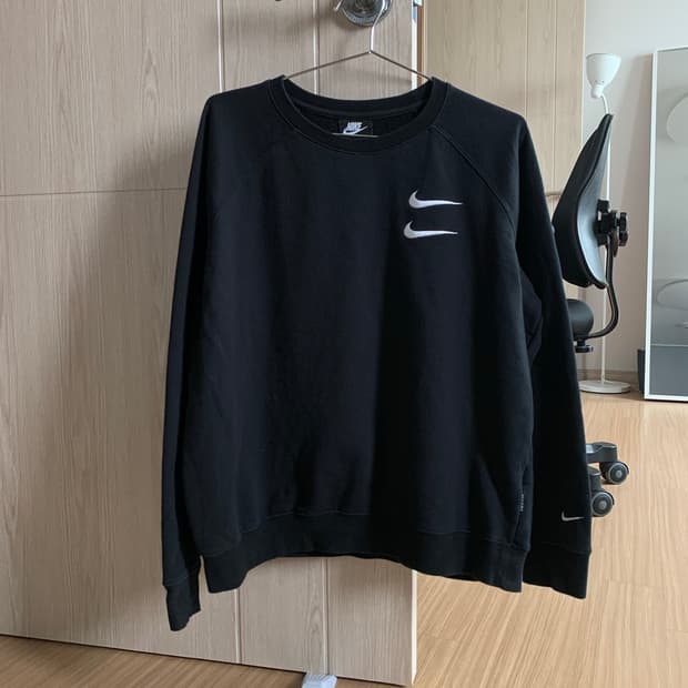 나이키 더블 스우시 맨투맨 